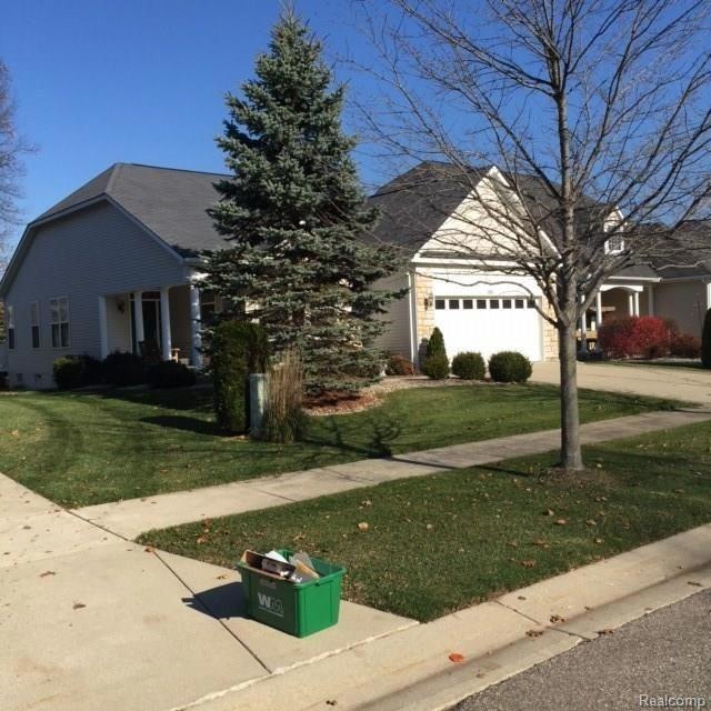 3815 Hillsdale Dr, Auburn Hills, MI 48326 - photo 1