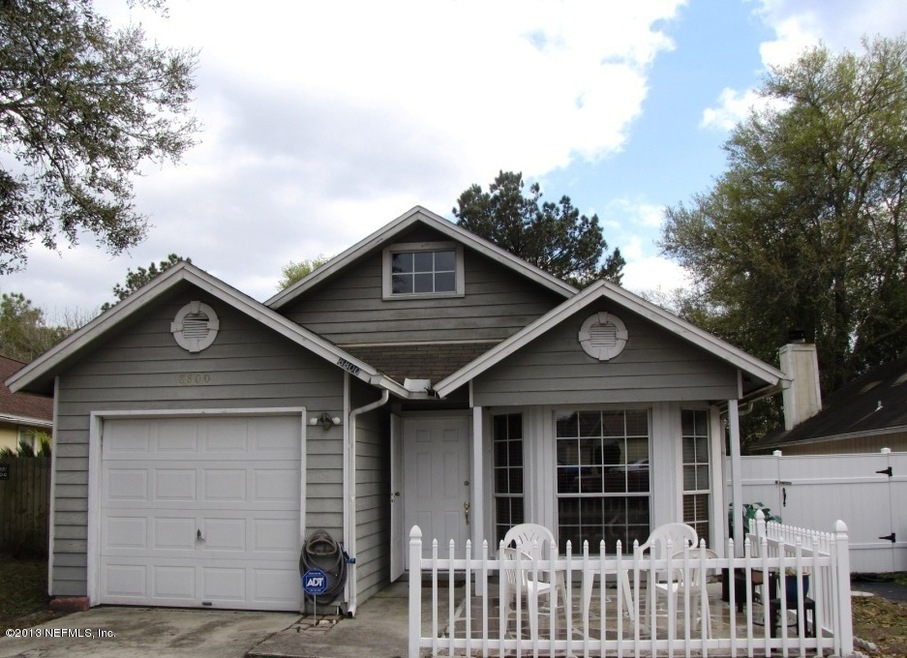 8800 Townsquare Dr S, Jacksonville, FL 32216 - photo 1