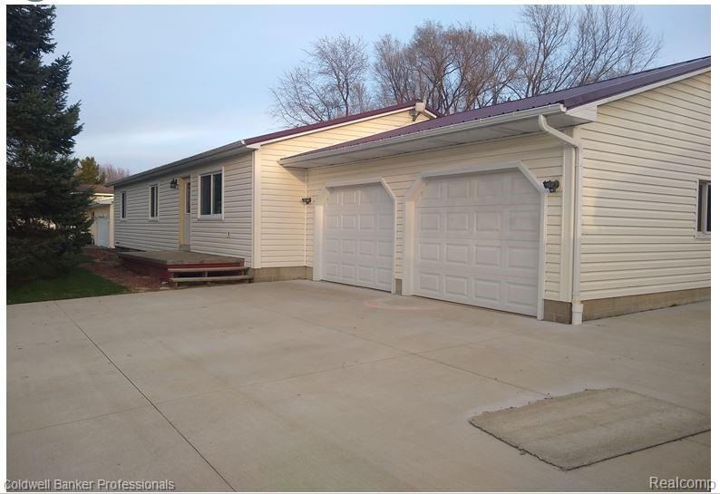 Attached Garage.JPG