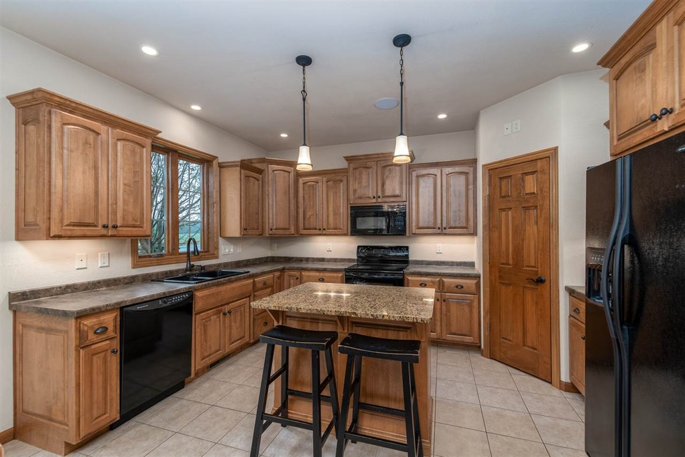 N9165 Jonsch Dr, Appleton, WI 54915 - photo 1