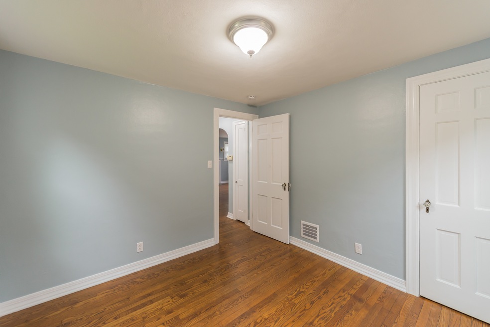 714 W Atlantic Ave, Waukegan, IL 60085 - photo 1