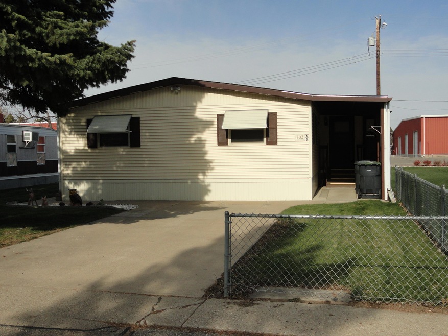 703 6th Ave SE, Mandan, ND 58554 - photo 1