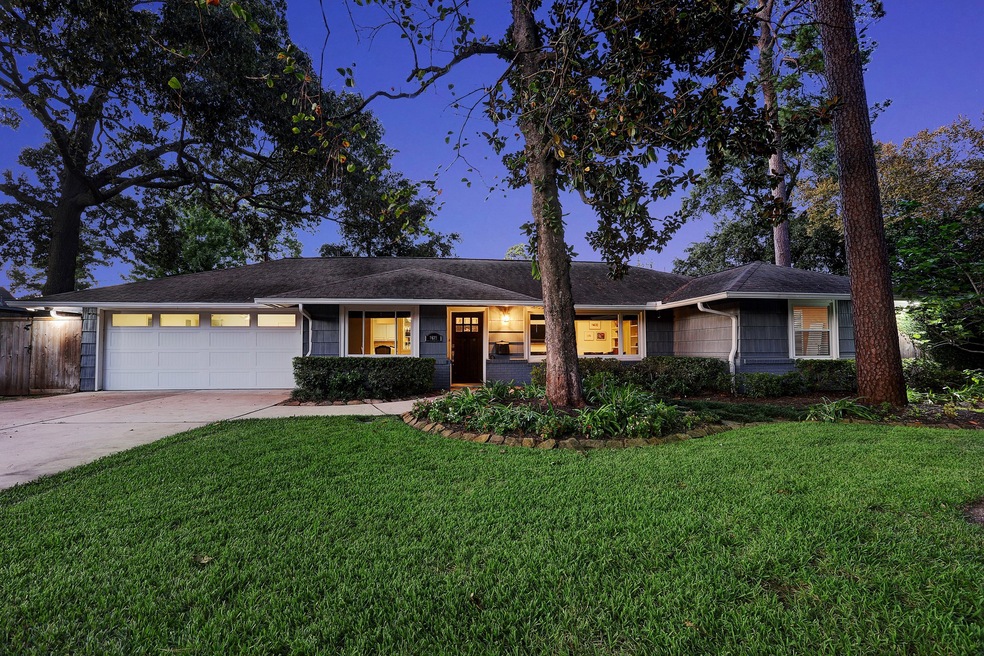 7622 Wedgewood Ln, Houston, TX 77055 - photo 1