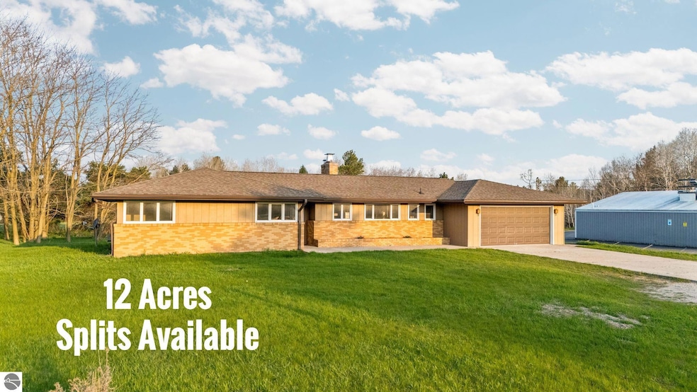 402 S Division St, Bellaire, MI 49615 - photo 1