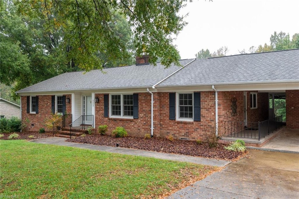 5504 Fallingbrooks Dr, Greensboro, NC 27407 - photo 1