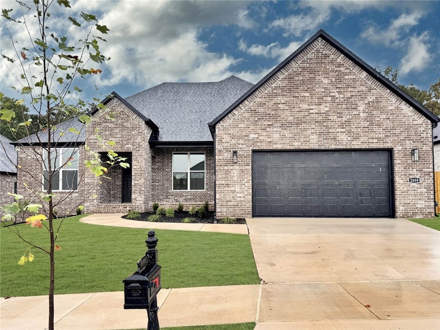 2872 N Chapel Dr, Fayetteville, AR 72704 - photo 1