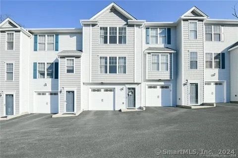 132 Taft Point unit 5, Waterbury, CT 06708 - photo 1