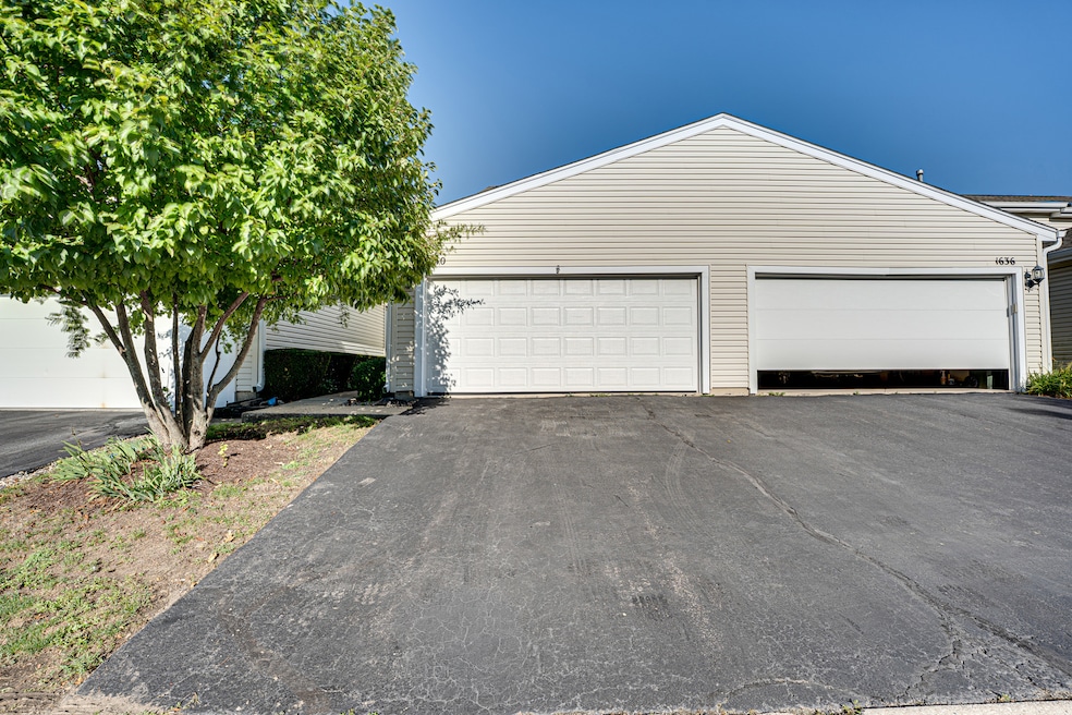 1640 Hilton Head Dr, Naperville, IL 60563 - photo 1