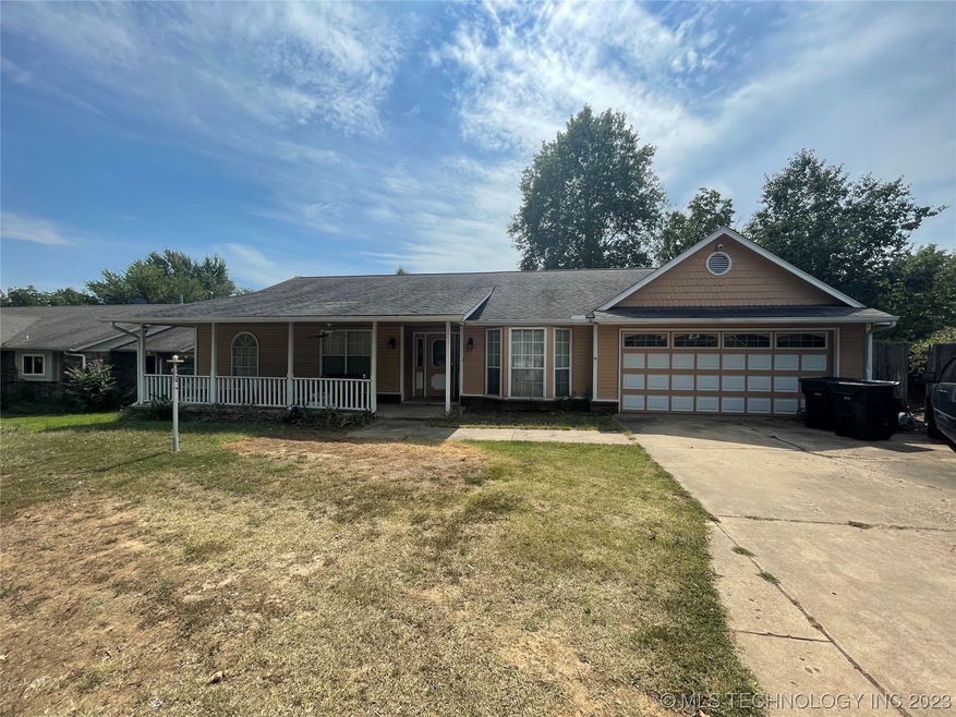 1007 N Douglas Dr, Claremore, OK 74017 - photo 1