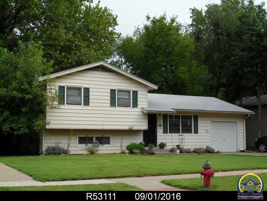 4836 SW 28th St, Topeka, KS 66614 - photo 1