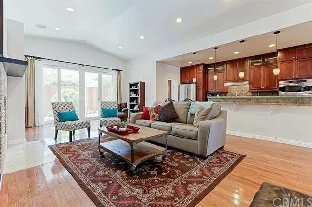 Spacious Great Room with 11.5' vaulted ceiling