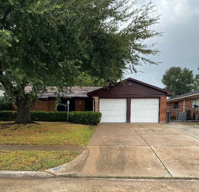 1211 Helms Rd, Houston, TX 77088 - photo 1