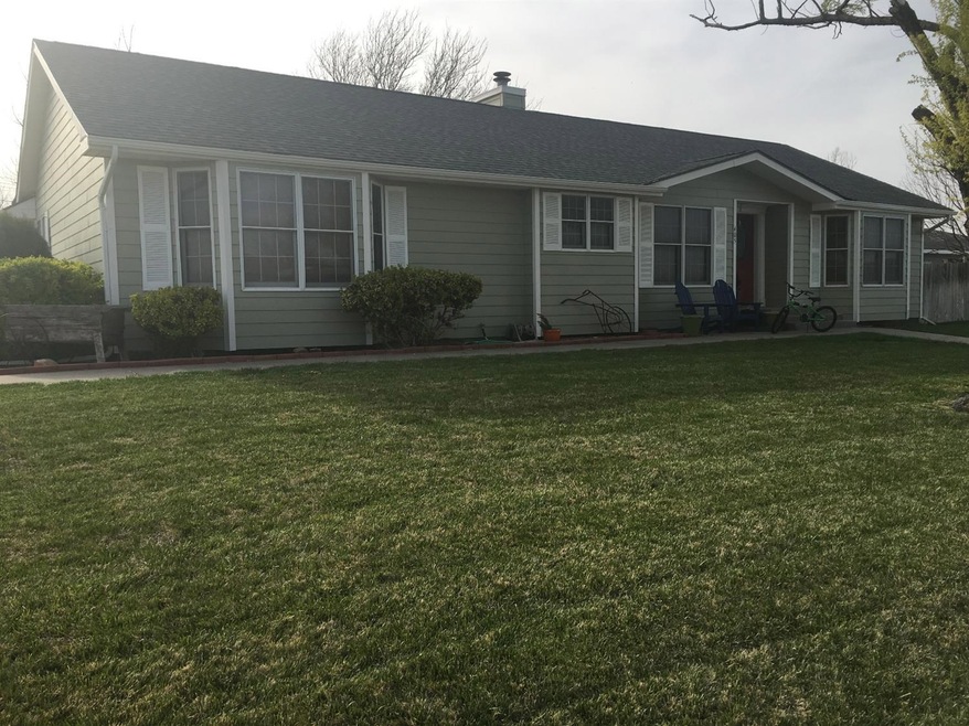 405 N Wildcat Ct, Hugoton, KS 67951 - photo 1