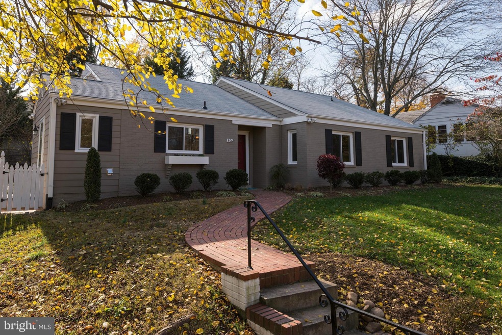 806 Janneys Ln, Alexandria, VA 22302 - photo 1