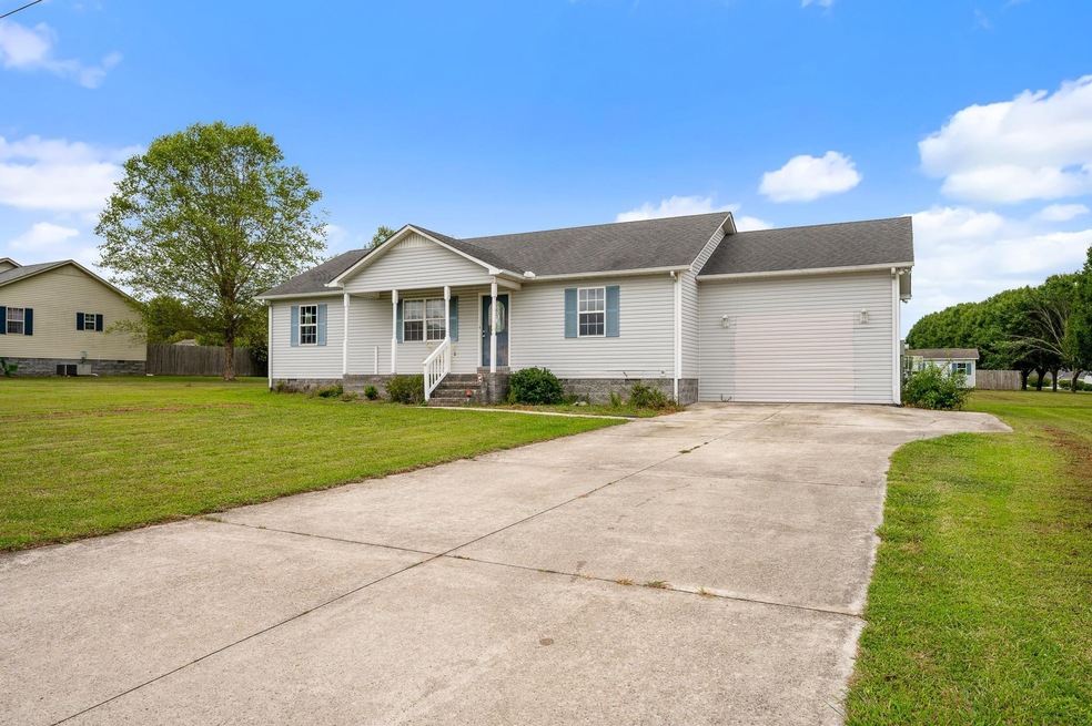 Welcome Home! 71 Rebecca Drive Manchester, TN 37355