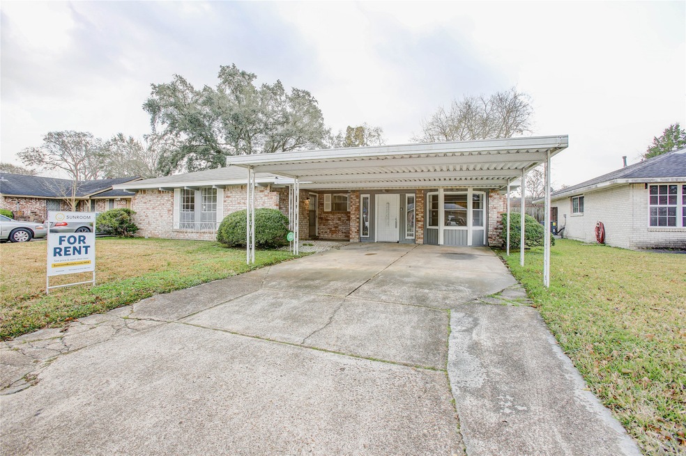 1615 Rainy River Dr, Houston, TX 77088 - photo 1