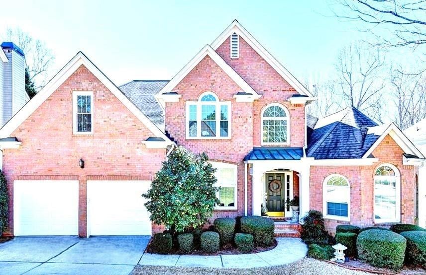 Beautiful Brick home on full walk out basement; master on main, stainless appliances, bonus room, fresh paint, priced for quick sale!!