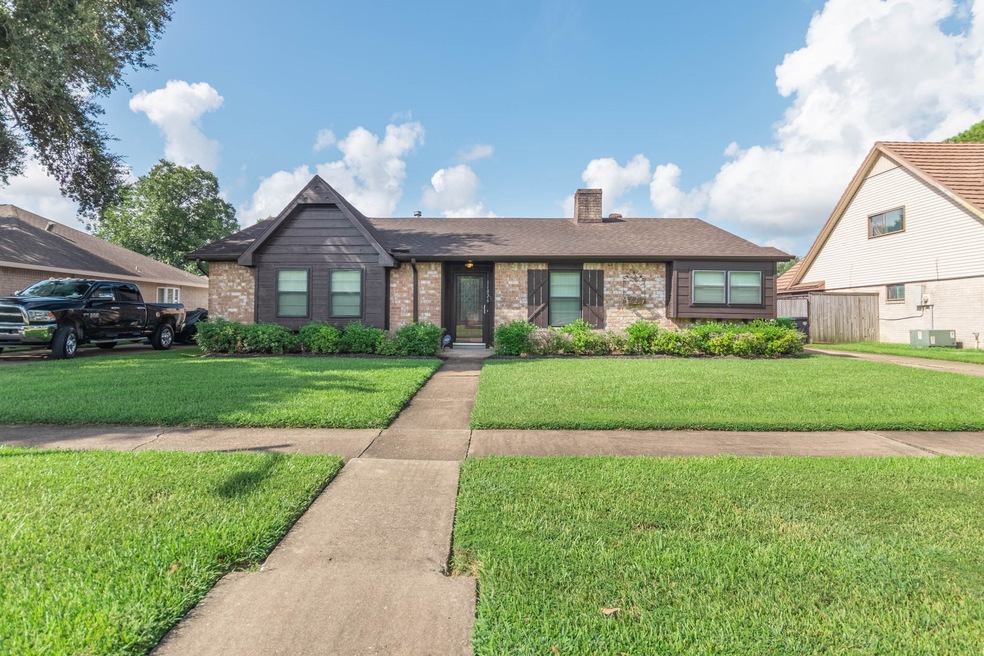 11826 Kirknoll Dr, Houston, TX 77089 - photo 1