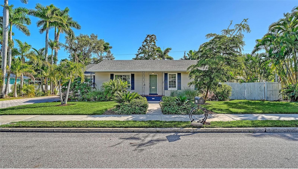 121 24th St W, Bradenton, FL 34205 - photo 1