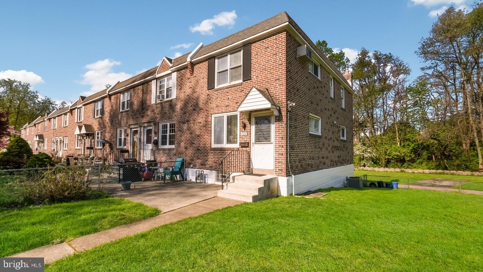 1122 Brookwood Ln, Glenolden, PA 19036 - photo 1