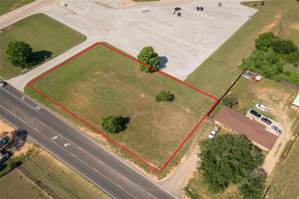 1047 N Main St, Springtown, TX 76082 - photo 1