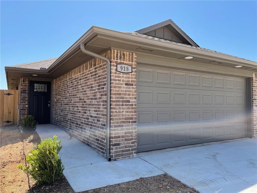 916 Coles Creek, Yukon, OK 73099 - photo 1