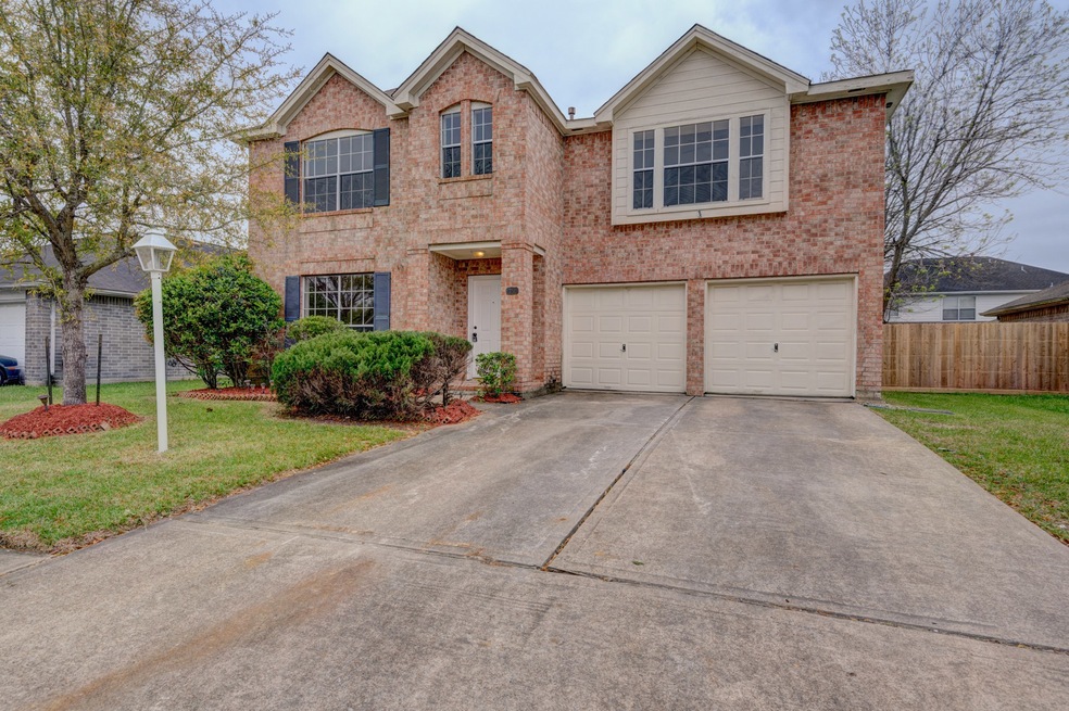 4504 Stonebridge Dr, Pearland, TX 77584 - photo 1