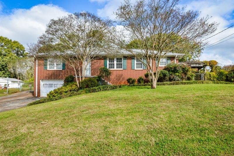 Brick Ranch with Finished Basement/Large Sun Room
