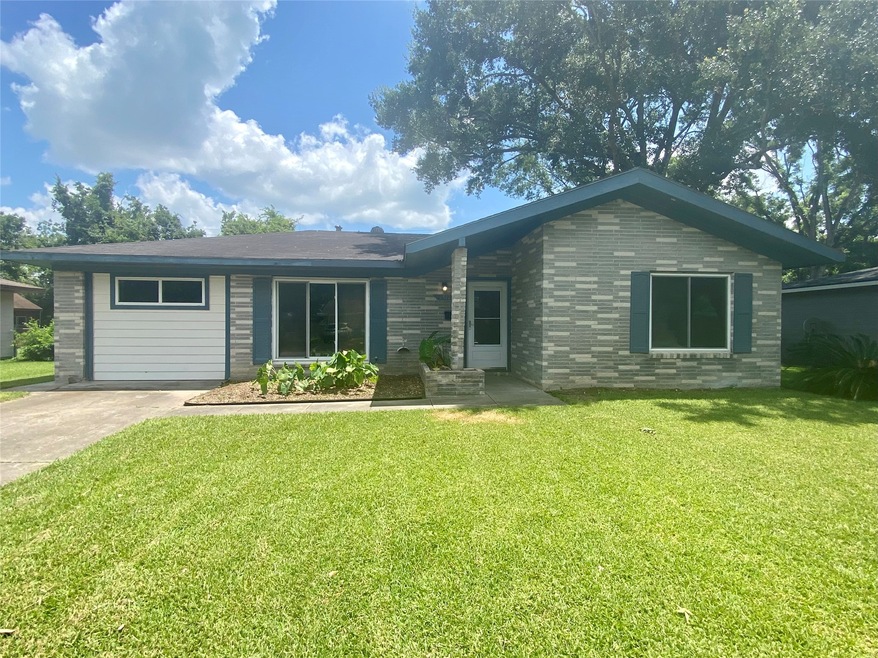 1517 Andrea Dr, Bay City, TX 77414 - photo 1