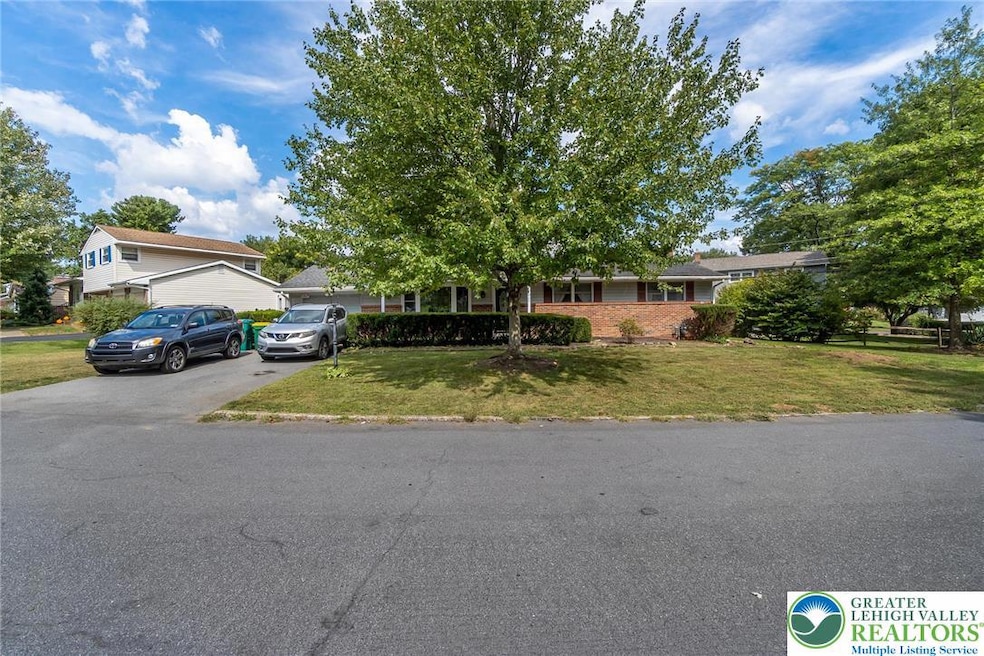 1515 Butternut Ln, MacUngie, PA 18062 - photo 1