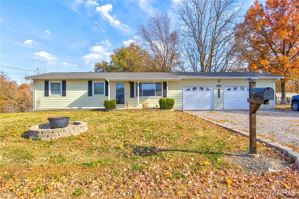 527 Strohbeck Ln, Bethalto, IL 62010 - photo 1