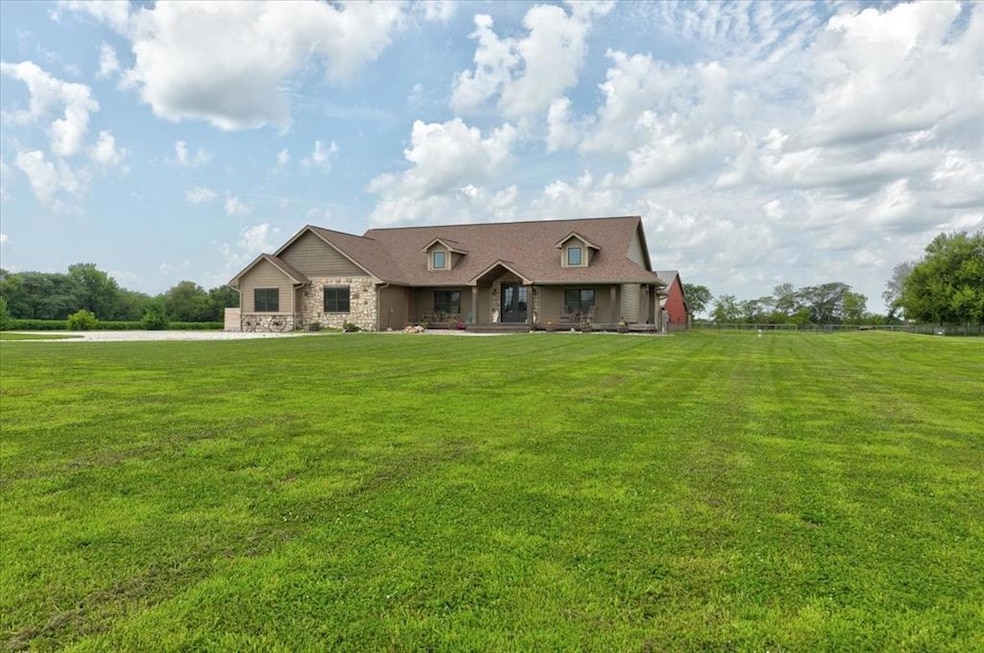 3594 SE Powers Dr, Runnells, IA 50237 - photo 1