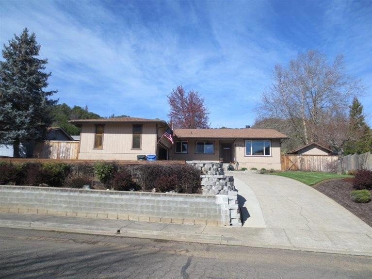 502 Discovery Ln, Rogue River, OR 97537 - photo 1