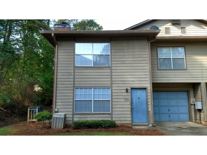 Huge end-unit townhome on cul-de-sac