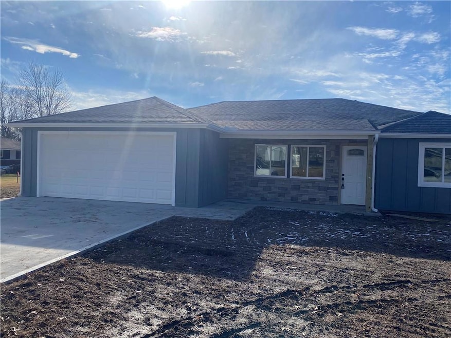 207 W 2nd St, Creighton, MO 64739 - photo 1