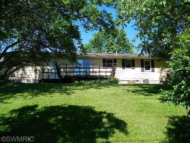 605 Tulip Dr, Three Oaks, MI 49128 - photo 1