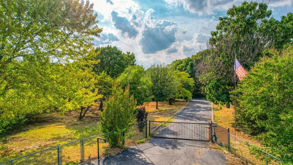 370 Kelly Brook Cir, Weatherford, TX 76087 - photo 1