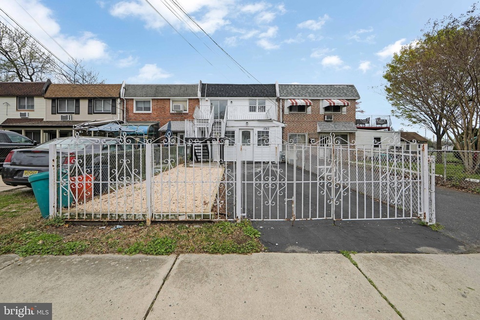 1085 Macarthur Dr, Camden, NJ 08104 - photo 1