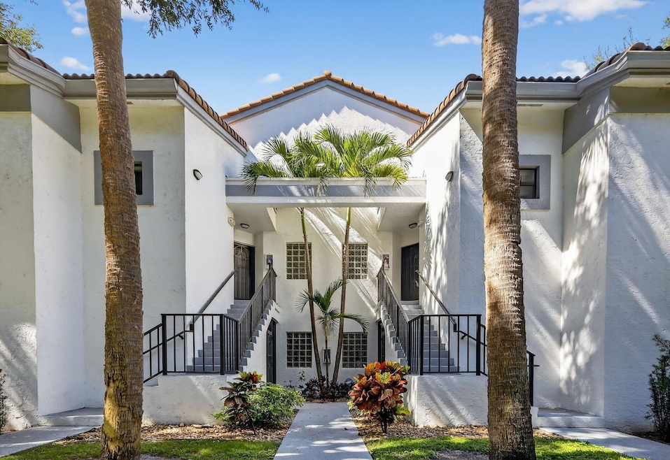 5475 Verona Dr unit J, Boynton Beach, FL 33437 - photo 1