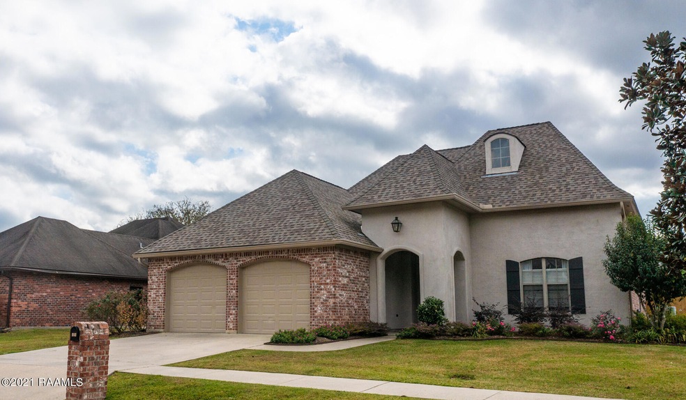 Front Of House Right_