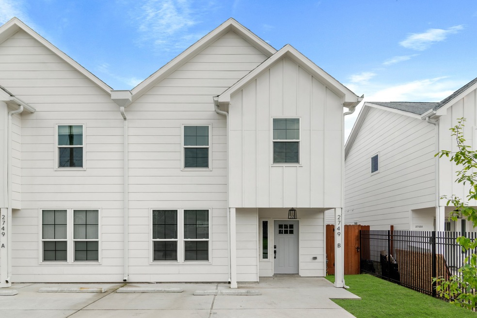 2749 Redrock St unit B, Houston, TX 77088 - photo 1