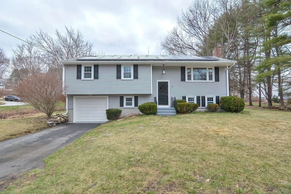 17 Pleasant St, Upton, MA 01568 - photo 1