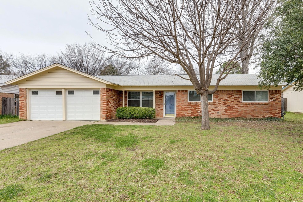 2005 Charleston Dr, Bedford, TX 76022 - photo 1