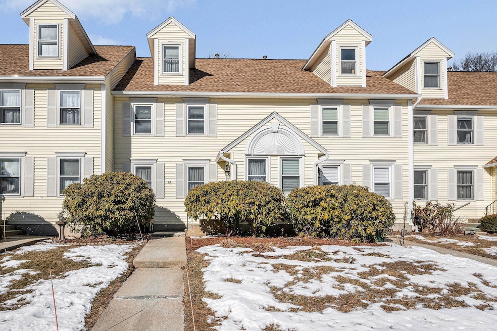 18 Albury Stone Cir unit U214, Nashua, NH 03063 - photo 1