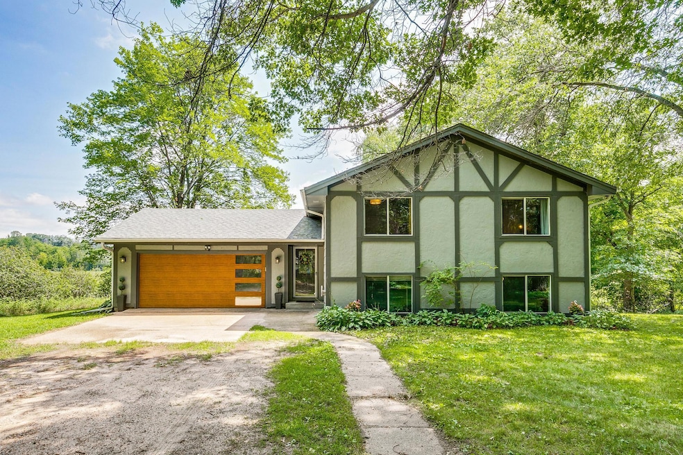 32405 Elk Ct, Stacy, MN 55079 - photo 1