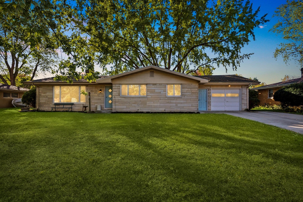 1350 Susan Dr, Saint Joseph, MI 49085 - photo 1