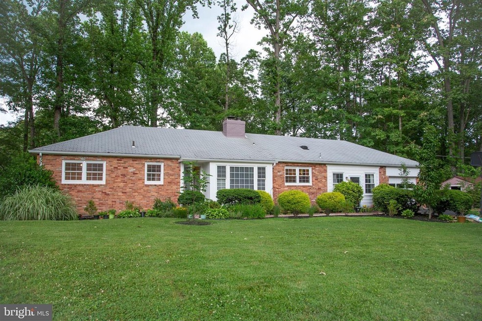 9804 Ashby Rd, Fairfax, VA 22031 - photo 1
