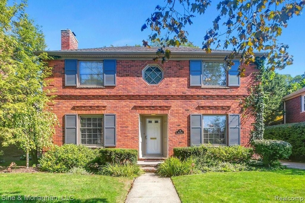 70 Hall Place, Grosse Pointe Farms, MI 48236 - photo 1