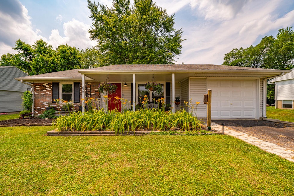 1290 Colorado Dr, Xenia, OH 45385 - photo 1