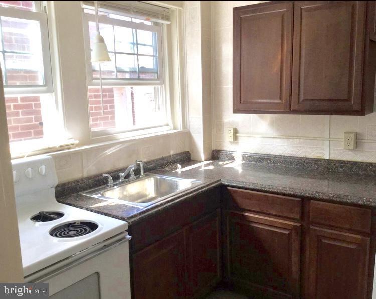 334 Chestnut St, Pottstown, PA 19464 - photo 1